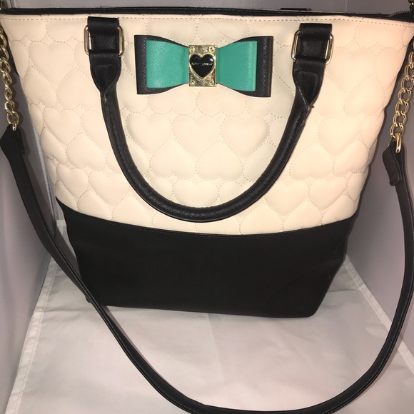 Betsey Johnson Handbags - New Betsey Johnson Quilted Crossbody Shoulder Bag